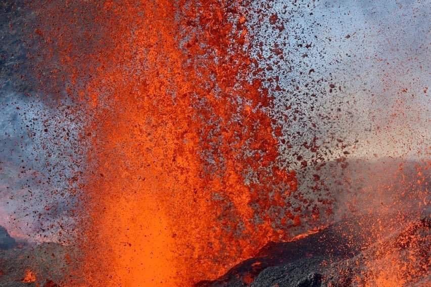 younousomarjee's tweet photo. Éruption  du Piton de la Fournaise, Ile de la Reunion 22/12/2021
Photos @ipreunion https://t.co/4cu05qXz32