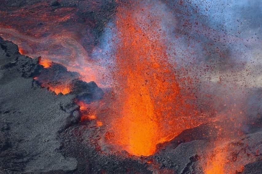 younousomarjee's tweet photo. Éruption  du Piton de la Fournaise, Ile de la Reunion 22/12/2021
Photos @ipreunion https://t.co/4cu05qXz32