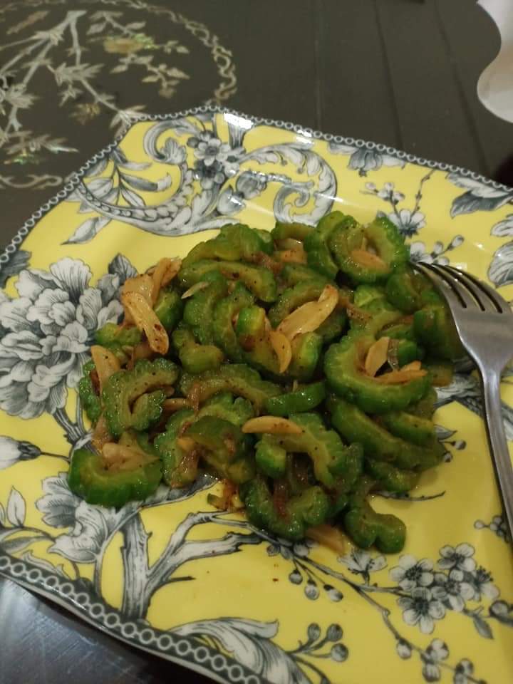 Stir Fry Bitter Melon, eat it together with a cup of coffee or juice! Delicious :)

Recipe : batikkusumasari.com/2021/12/22/sti…

#vegetarian #recipes #Cooking #food #homeMade #delicious