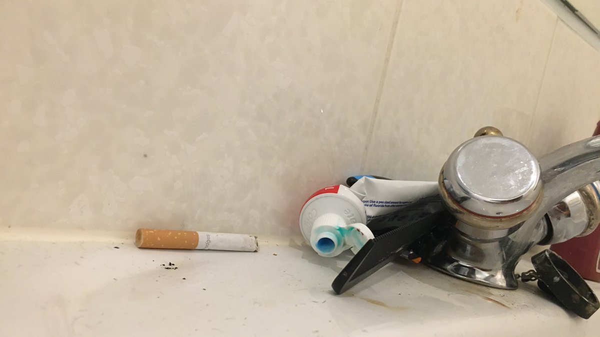 bogblogireland's tweet photo. PEOPLE DO THIS 🤢 #LightAMatch #SmokeBreak #Benson & @Colgate https://t.co/KkCPcQWjCh