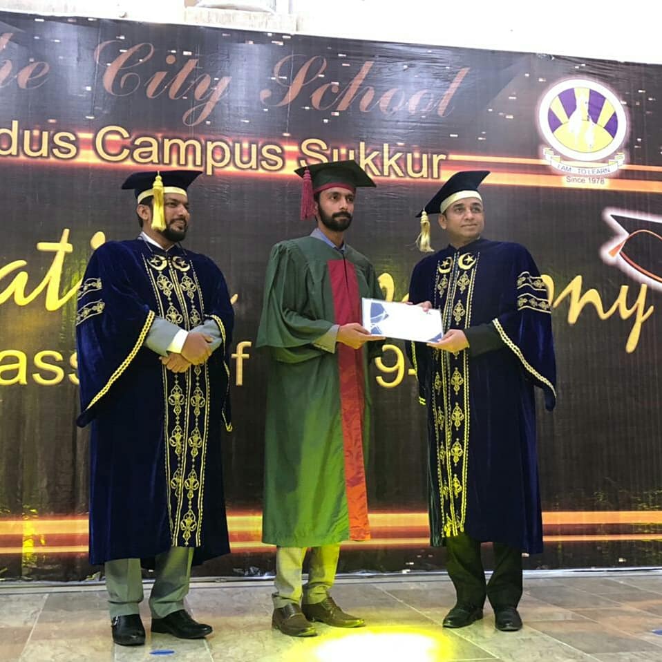 ShoaibSamo3's tweet photo. Sir Shoaib Samo Receiving Best Teacher Award from Vice Chancellor of Sukkur IBA University Dr. Mir Muhammad Shah during Graduation Ceremony at The City School, Indus Campus Sukkur. https://t.co/pBrBg80KYR