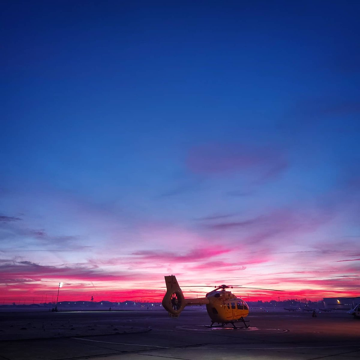 ncky_ux's tweet photo. Sunrise over Norwich
#nofilterneeded
@EastAngliAirAmb https://t.co/9hOJGlj2Bf