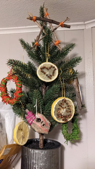 First day of yule was pretty amazing. ✨  Findom nonbiary https://t.co/pbFMDwKCmZ