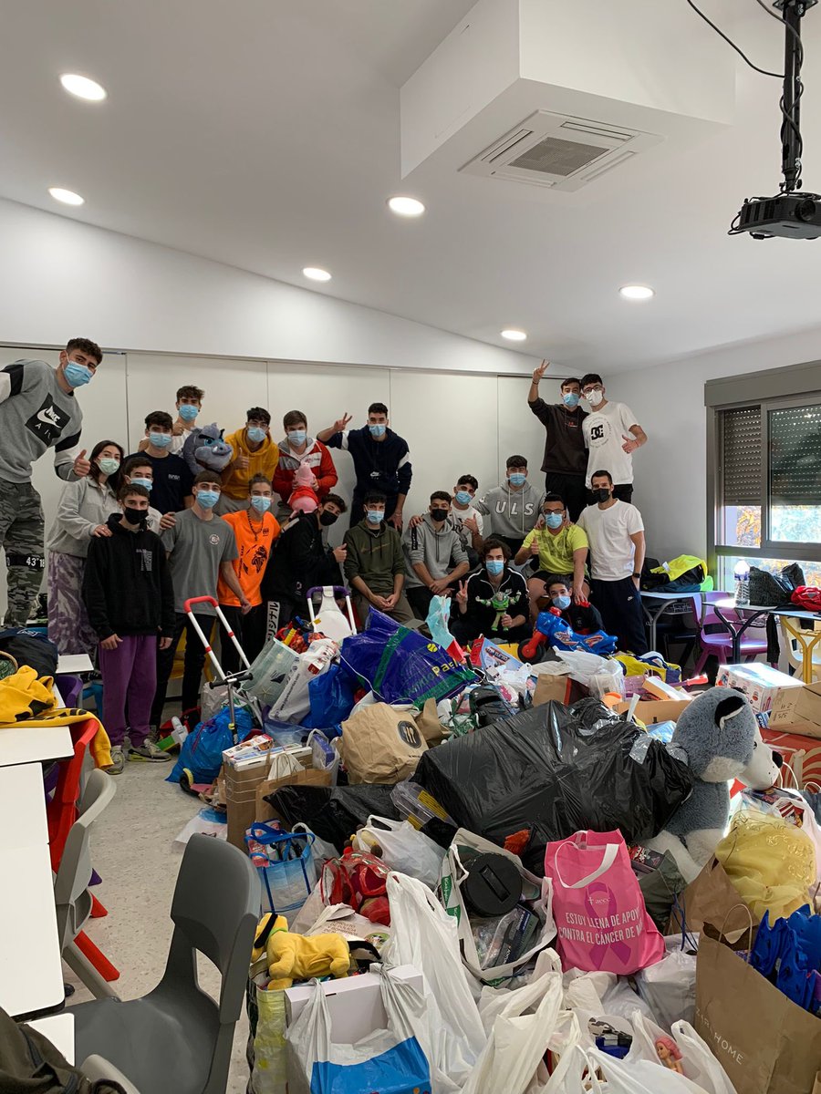 ColegioEP's tweet photo. 📌 🎄 TSEAS SOLIDARIOS 2021▶️ Campaña de recogida de juguetes de récord. Toda la info en la prensa digital 🗞📝 ▶️ https://t.co/ISKb3lk2W5 🔘 @AlhdelaTorre @AlhaurinDeporte @juventudmlg @Alh_El_Grande @juventudmlg https://t.co/sFcPV2QF2T