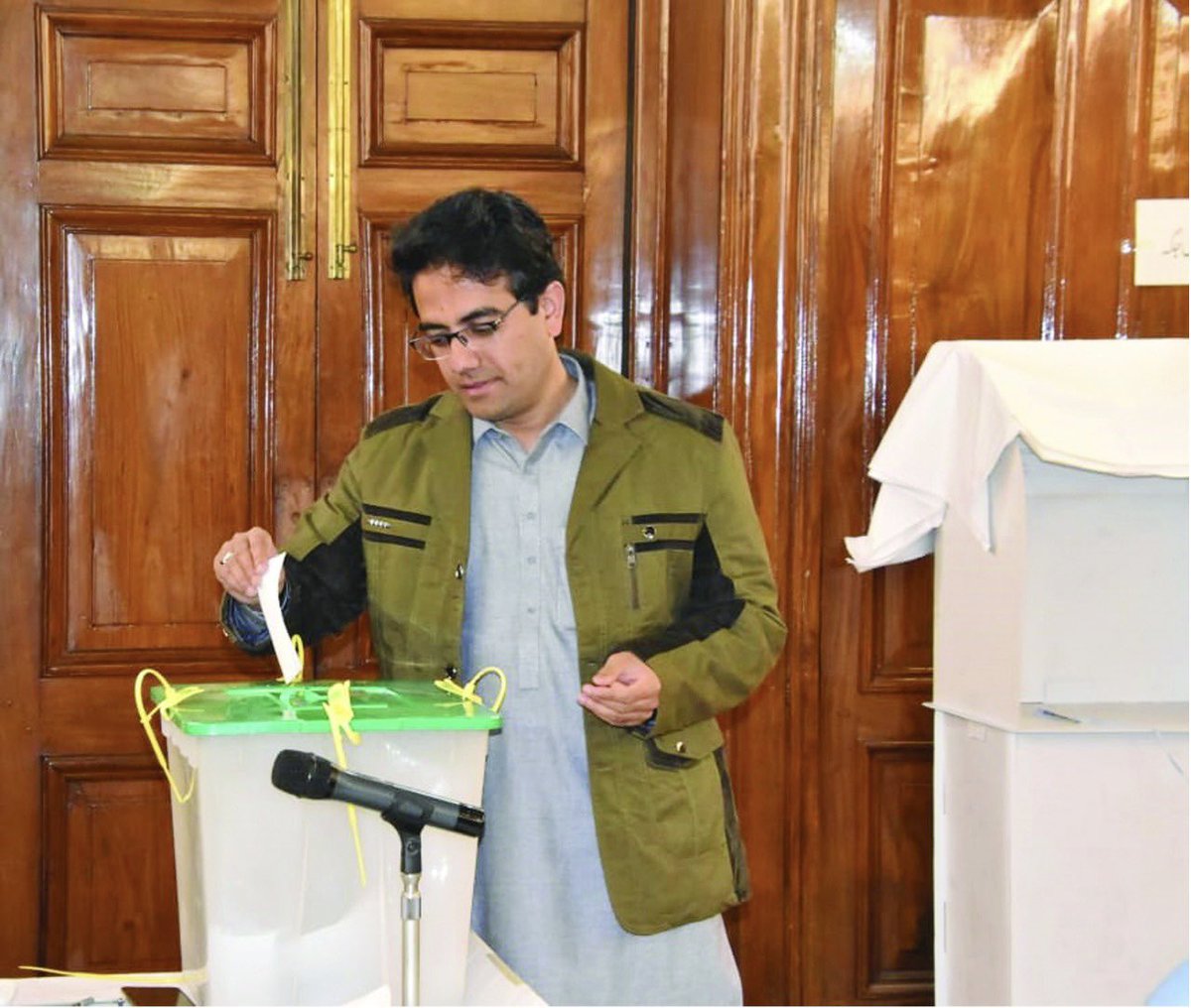 Mr.Shaukat Tareen joins the senate. 87 votes for PTI vs 13 each for ANP &amp; JUI. 

Many Congratulations #PTI