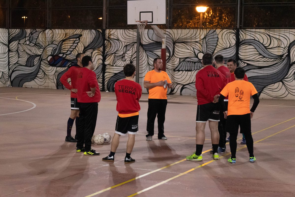 FCF_CAT's tweet photo. 😍👏🏽 ‘’Exigeixen poc i donen molt’’, l’equip inclusiu del CE Terra Negra

📝: https://t.co/Rm02Zwz43J

🎥: https://t.co/sRhvwFzXqx

#FCFTV #LCFS https://t.co/xe78Z55Ups