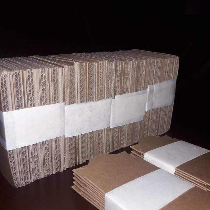 bloomseong's tweet photo. ready na for packing, paper tape na lang kulang grrrr thank you so much, @thisbymochi !!! super sturdy talaga ng cardboard pads niyo. will try this kraft toploader naman to reduce plastic materials β₯οΈ #tbm_feedbacks https://t.co/Z2aEicWQrd