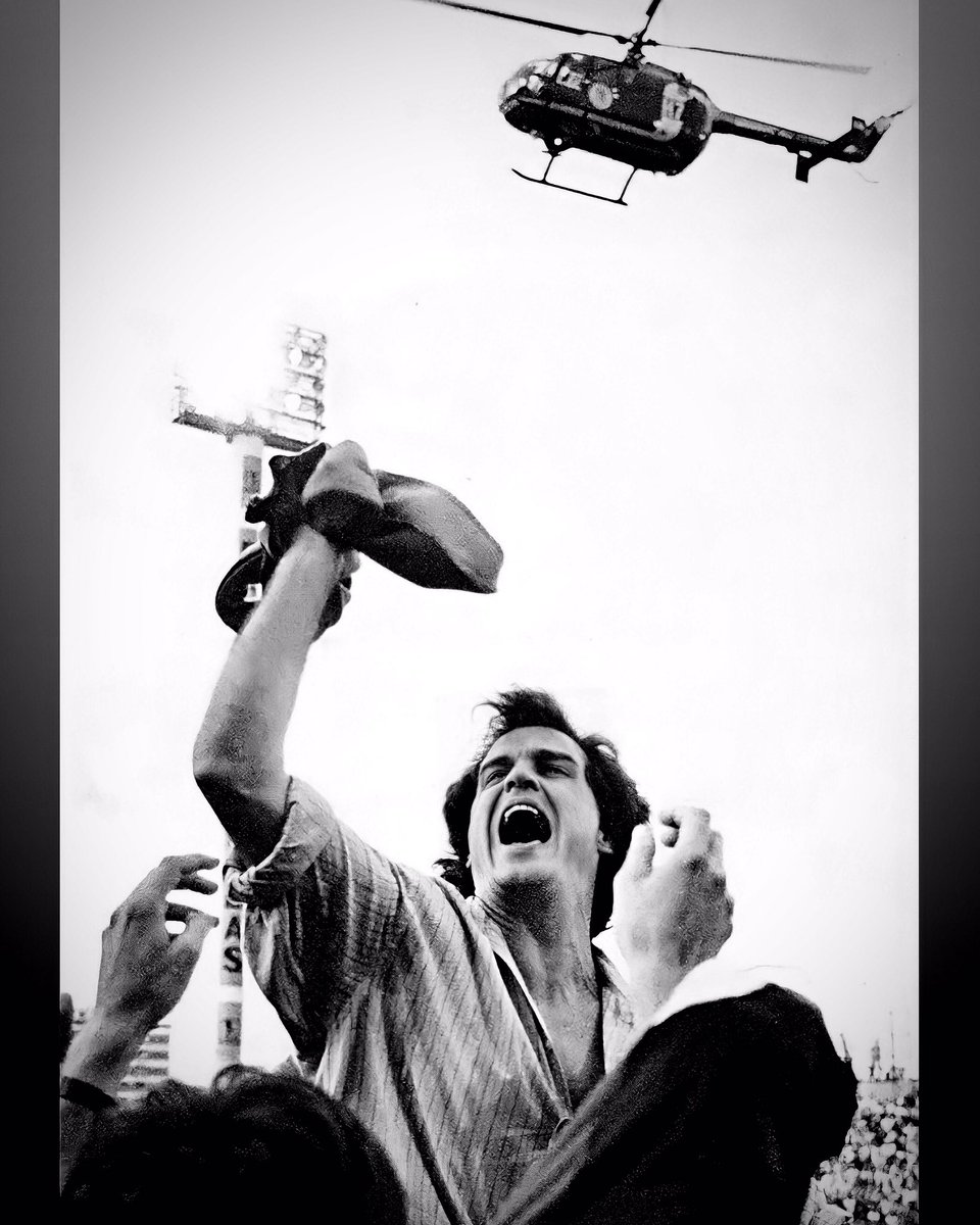 IconicCool's tweet photo. #OTD in 1990 "Newell’s Carajo!!" ♥️🖤🏆⚽️

#Newells #MarceloBielsa #GraciasFutbol https://t.co/UmZJrsdBPK