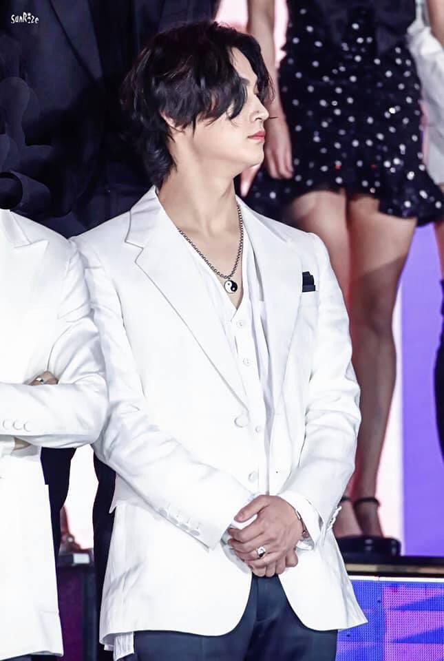 poonniez's tweet photo. อย่าให้แจบอมต้องใส่สูท ตายกันหมดดด รอดูคุณปมดีคืนนี้เลยค่ะ จะสูทแบบไหน 🤍🤍🤍

#제이비 #JAYB #Jaebeom @jaybnow_hr https://t.co/866ZZ9iXXD
