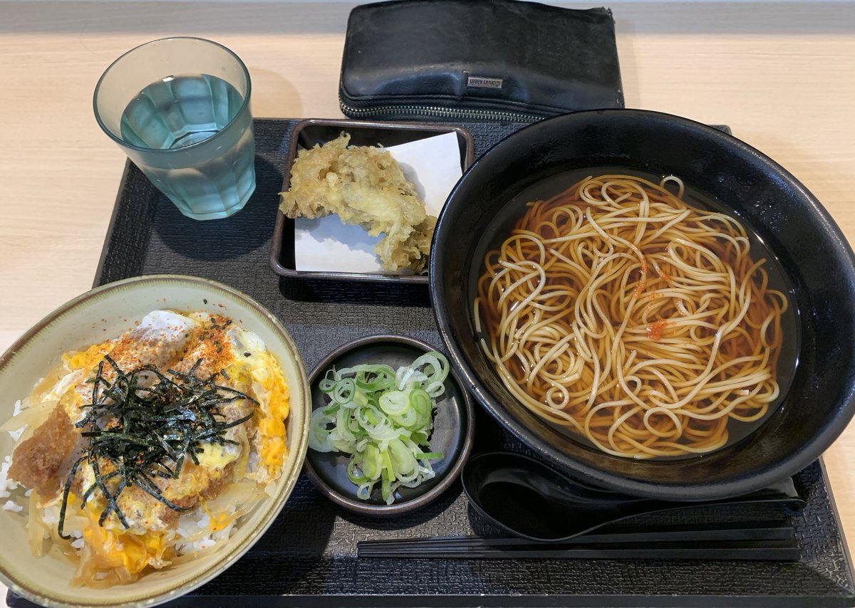 piguedesu's tweet photo. 食う
#カツ丼採用 https://t.co/SkI9z6w5Pw