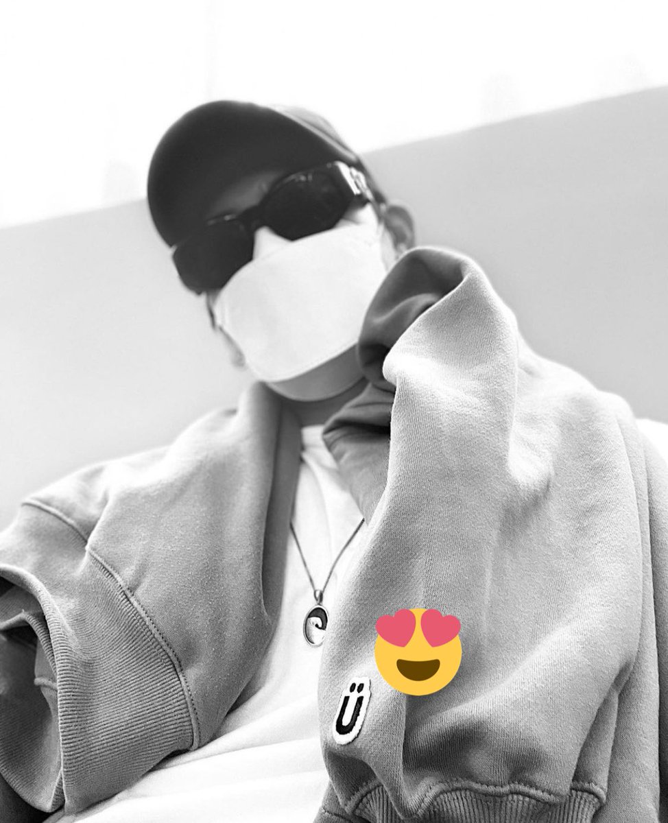 jaegidump's tweet photo. I won’t apologize for the person I will be the moment they’ll work together for the same brand. Hello converse and ist künst when 😂 https://t.co/0aS2MhX4RV
