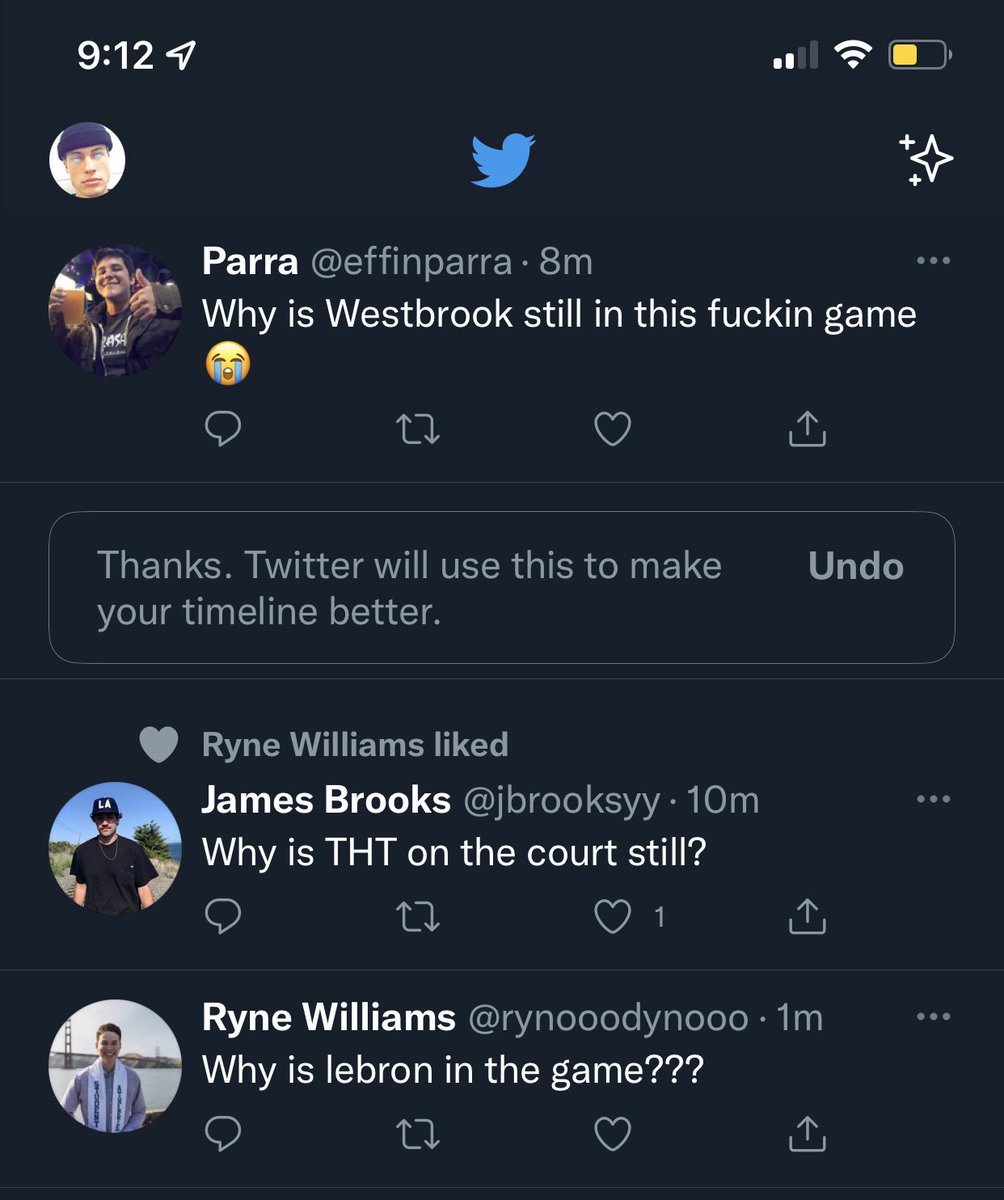 VacatedRyan's tweet photo. Who is allowed to play on the lakers 😭😭😭 https://t.co/3cp7kKlSNy