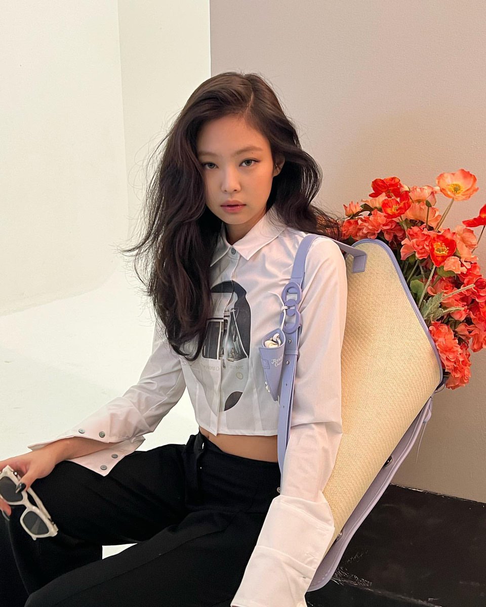 jenniesarchive's tweet photo. jennie kim, what a fine woman https://t.co/JUawJDLALH