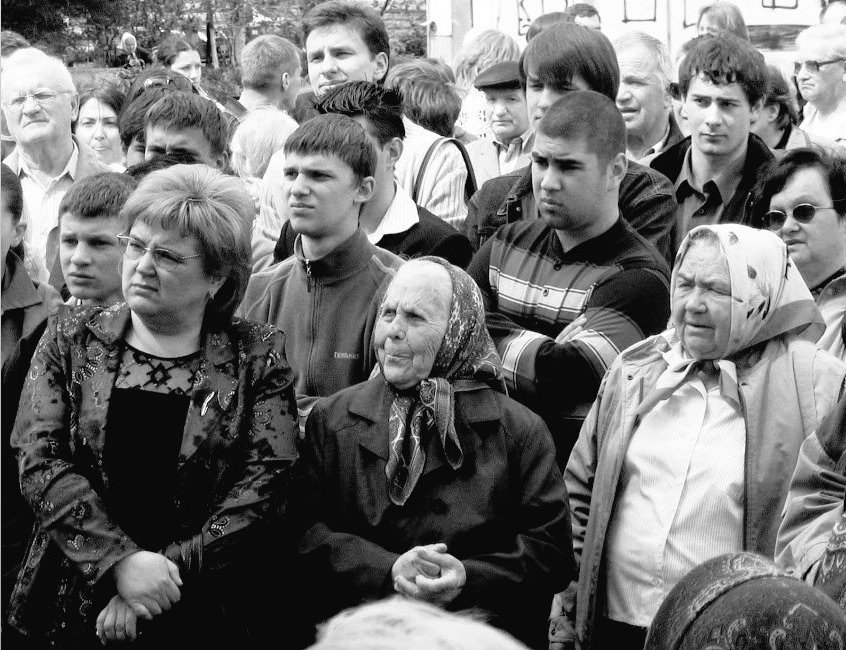 Half five: 1°C; cloudy; but dry; almost no wind at all. Outlook is very much the same - doesn't exactly ignite the flame of bloody #Christmas spirit does it?!
Well the ladies don't think so, that's for sure.......