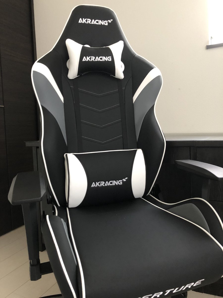 LVSのスポンサーであるAKRacingさんからゲーミングチェアを提供していただきました！
ありがとうございます(TT)