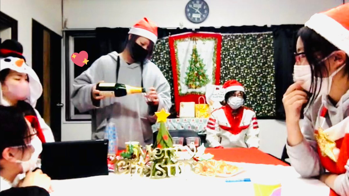 event_station's tweet photo. 昨日は年内最後の、えす⭐︎らじ放送でクリスマス1時間半スペシャルでした!
みんなでワイワイやってると、時間が経つのが早い早い!とても楽しかったです♪
次回のえす⭐︎らじは、1/11の21時から。
毎年恒例の書き初めもするので、ぜひぜひ見てください(๑ ˊ͈ ᐞ ˋ͈ ) https://t.co/PCDNNgyPzk