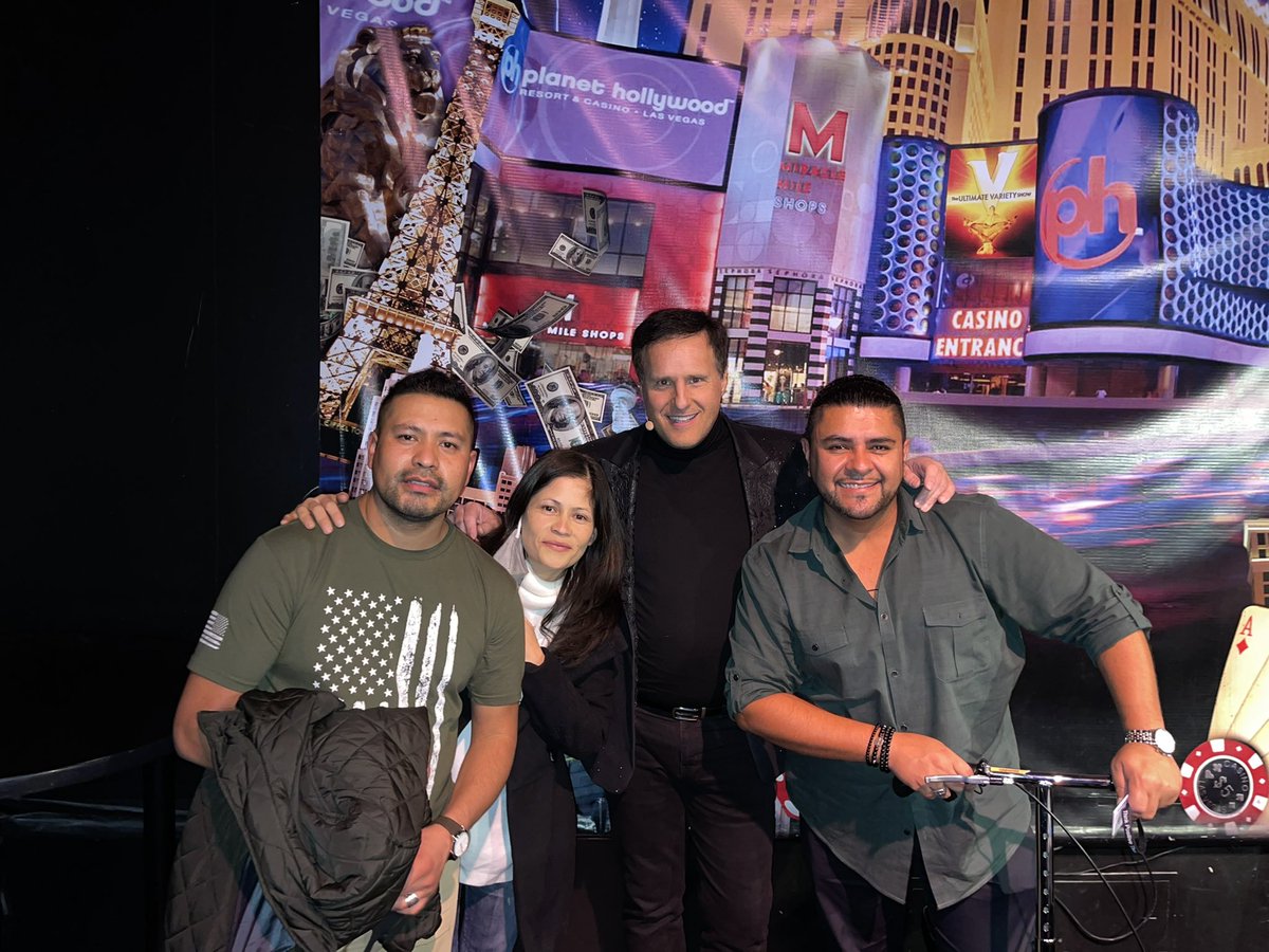 profe_c's tweet photo. An incredible time at the @Mentalist show. Charismatic, charming &amp; hilarious. Thanks Gerry! #Mentalist #LasVegas Memories w/ BFF @haylu1 https://t.co/wSVzM2vtXP