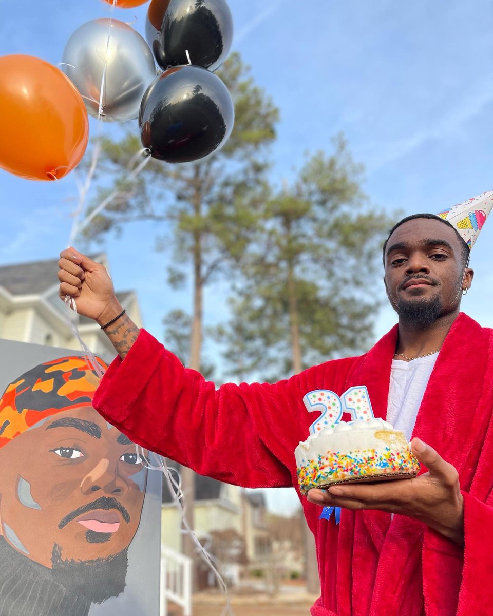 _SaucexGod_'s tweet photo. Happy Birthday to me🎈🎂 https://t.co/8Y9jzrc6fn