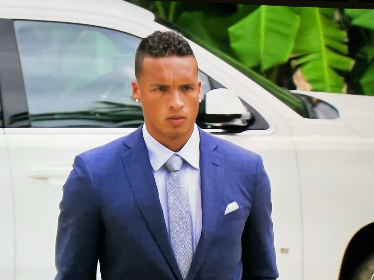 BachelorHotTake's tweet photo. This is some bullshit… Feels like the Yankees just lost the World Series to a little league team #bachelorettefinale https://t.co/mNboJGxrjs