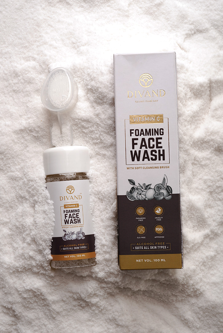 DivandIndia's tweet photo. Goodness of Vitamin C & Orange essentials gives you the softening & soothing freshness to face by 𝐃𝐢𝐯𝐚𝐧𝐝 𝐕𝐢𝐭𝐚𝐦𝐢𝐧 𝐂 𝐅𝐨𝐚𝐦 𝐅𝐚𝐜𝐞 𝐖𝐚𝐬𝐡♥️
Get 3 in 1 Glow in a Single Touch 🪄
✔️ Moisturising 🍂
✔️ Cleansing 🌀
✔️ Nourishment 🏵️
#Divand #FoamFaceWash #3in1 https://t.co/zHgvzS3jP2