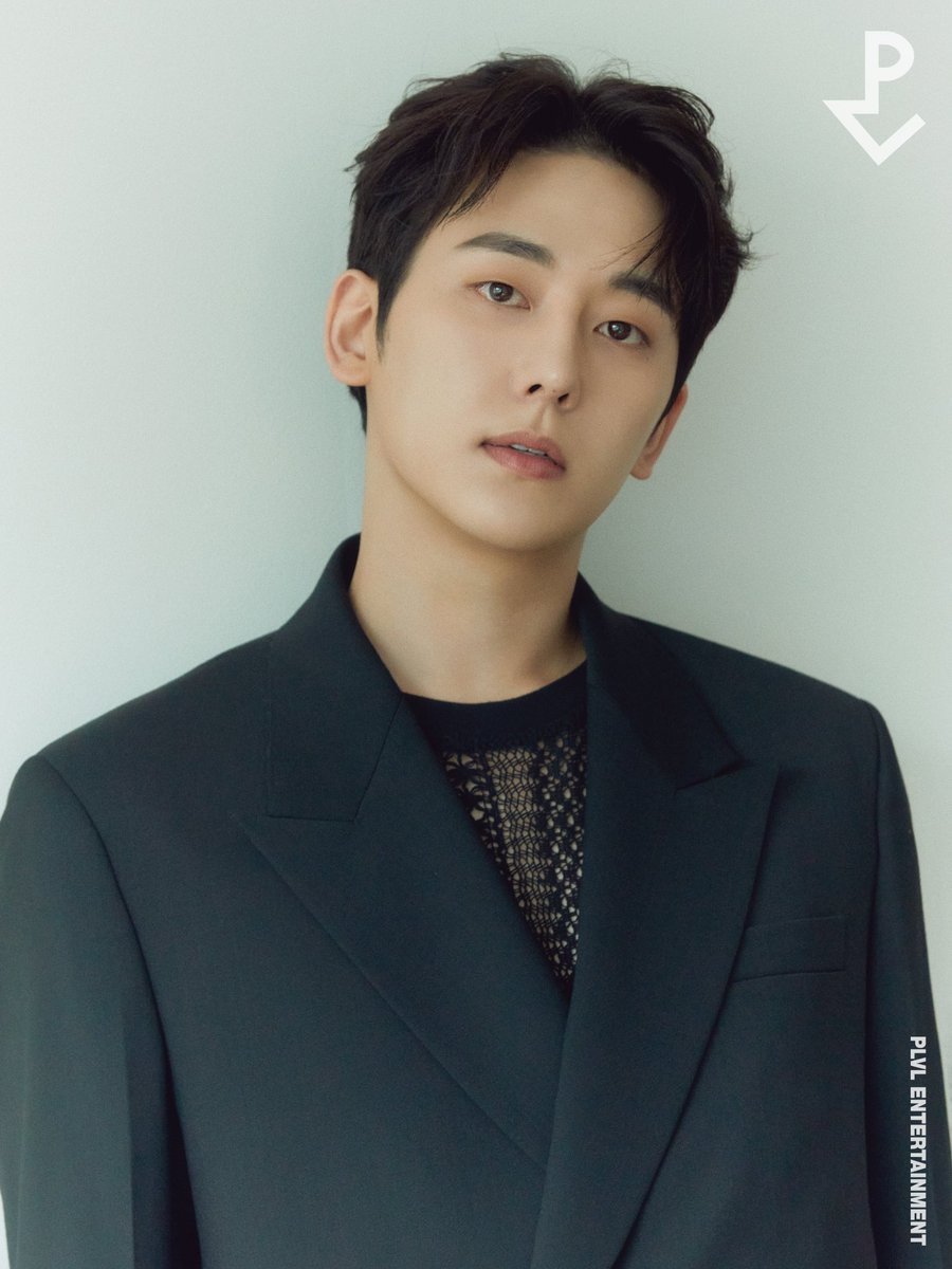 도이현이란 이름으로 피엘브이엘 엔터테인먼트와 함께 새로운 시작을 함께하게 되었습니다. 

최선을 다하는 모습으로 인사드리겠습니다.

편안한 연말, 행복한 새해 맞이하시길 바랍니다. 

#도이현
#plvl #plvlentertainment <a href="/plvl_official/">PLVL</a>