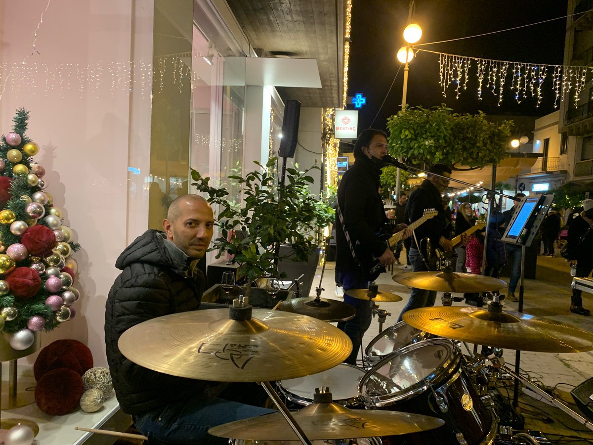 LiveTkm's tweet photo. #tabskillersmachine #tkm #sudoccidentalesicula #livetour2021 #comiso #vialedellaresistenza #natalealviale #ragusa #sicilia #19DICEMBRE2021 #live #rock #band #enjoy #thankyouall❤️ #happyxmas2020💞🥂 https://t.co/nzFqz3v4jY