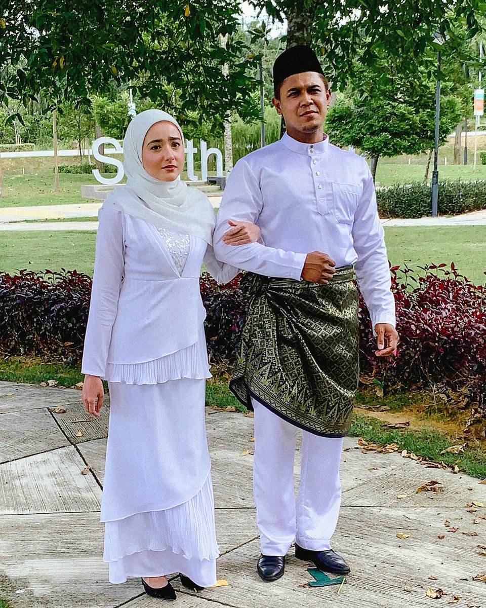 AmeerulAsyraf's tweet photo. 28 Hari Mencari Cinta 🖤™️

Nantikan drama terbaru mulai 23 December ni setiap rabu hingga sabtu , 9 malam di slot Lestary @tv3malaysia 

Kita berdoa semoga mangsa banjir tabah menghadapi ujian Allah SWT

#28HariMencariCinta #OrangetreeProduction #Tv3 #DramaSangat #Lestary https://t.co/qaxWWXYde9