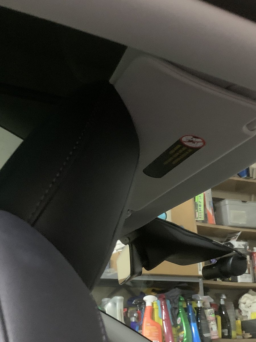 AkimaT8's tweet photo. Cracked mirror - anyone cranked thier sun visor mirror by moving their seat forward? Please fix this design flaw Elon @elonmusk https://t.co/Lvpc3fGTp1