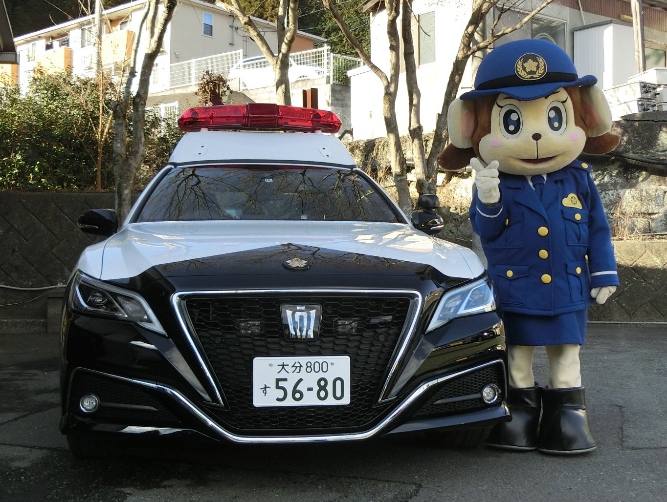 تويتر 大分県警察 على تويتر これも事故ですよ 車を 塀や縁石 ガードレール等にこすっただけでも交通事故です 警察への届出は運転手の義務です また届出をしなければ保険が使えません 後になって 実は と届出をする方がいますが その時その場で届出