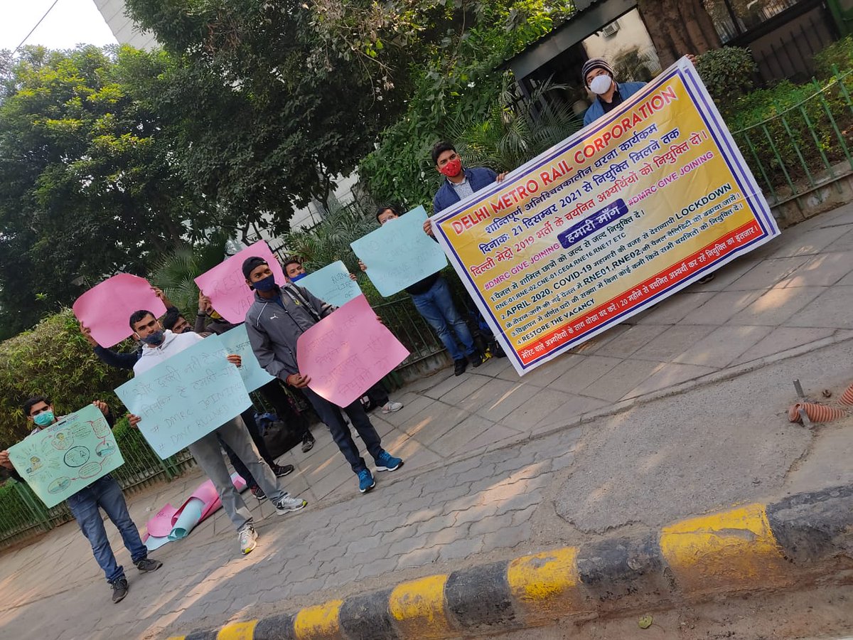 imVdadhich's tweet photo. @OfficialDMRC was this the way you earned so much respect in the hole world. No no not at all. Then why are you spoiling the future or the candidates as well as your image by just ignoring the right of us. Please give joinings. Please save us. #dmrcgivejoining
@msisodia https://t.co/w1v105zbCy