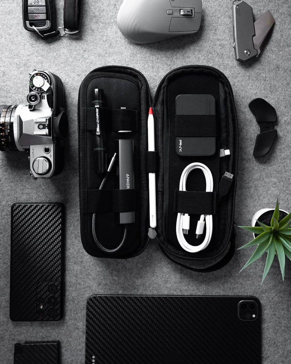 sidebysidegear's tweet photo. Share the gift of organized desk life this holiday 🎄⁠
⁠
📷: @camdiceccatech⁠
⁠
⁠
Shop Here: https://t.co/48e3I54pHc https://t.co/2pxGFjjfG0