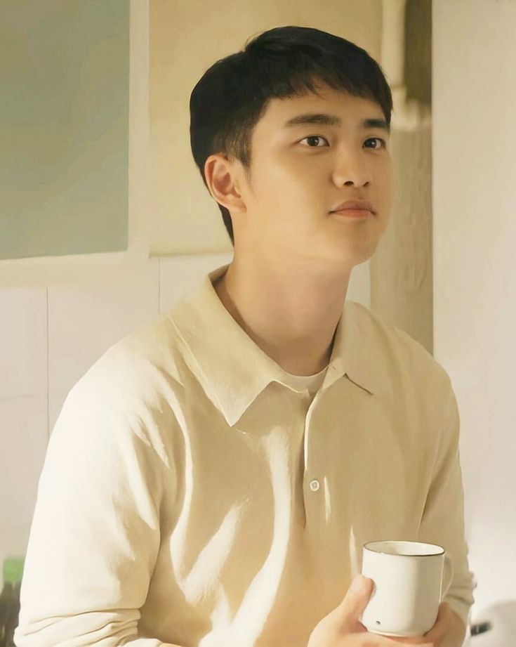 love119zip's tweet photo. fittings, cameras, lights, at ang runway. 

'yan ang naging mundo ni jongin mula nang lumipat siya sa new york.

pero hindi ito ang tahanan niya. ang tahanan niya ay nasa korea, ang kaniyang mga kaibigan, at si kyungsoo. 

uuwi na siya, may babalikan pa ba siya?

isang kaisoo au. https://t.co/N8DAZtV9sS