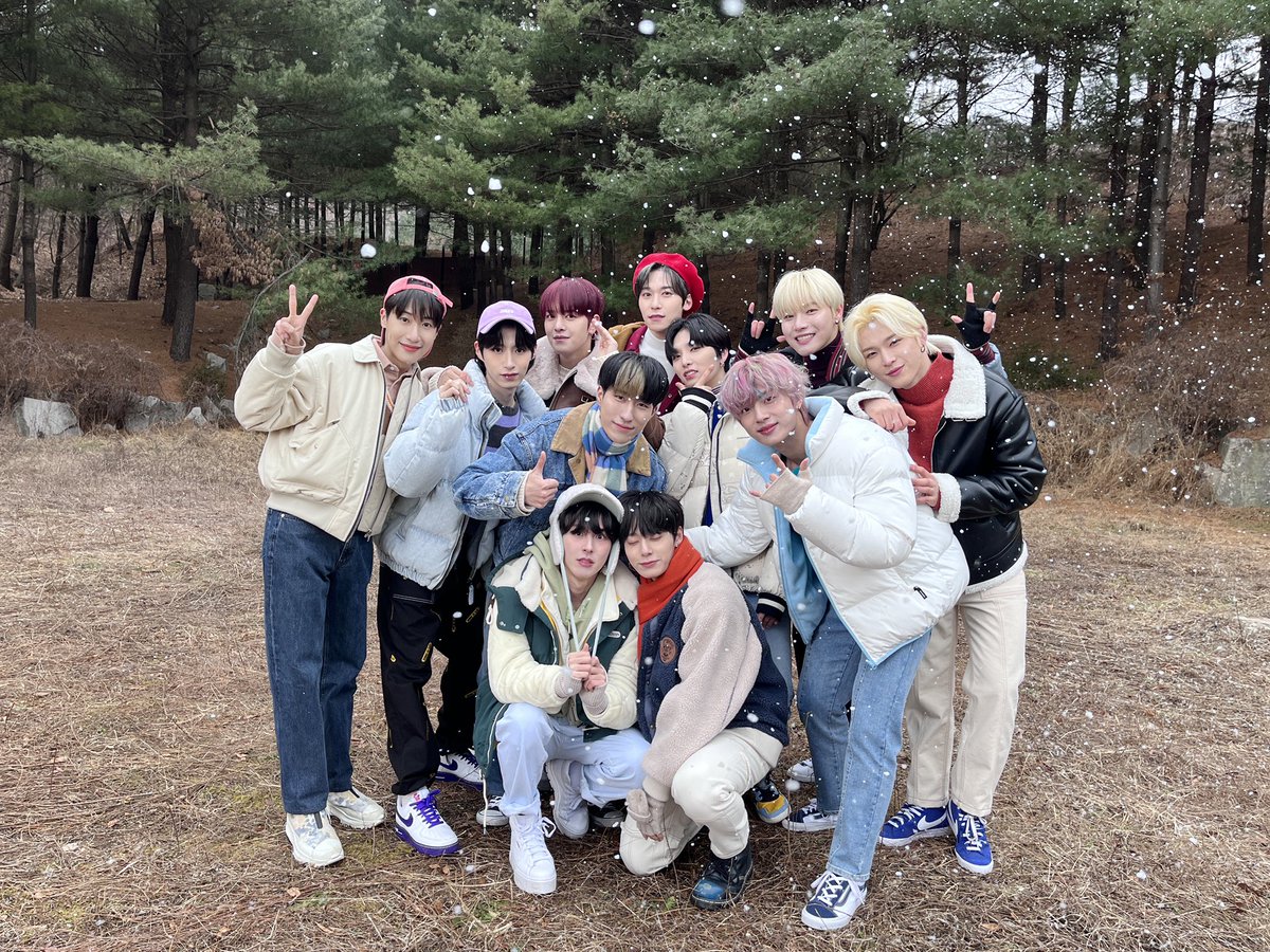 RBW_tmi's tweet photo. ONEWE(원위), ONEUS(원어스) 'STAY' MV
https://t.co/L4Qm2vrOZD

ONEUS(원어스), ONEWE(원위) 'STAY' MV
https://t.co/ocOPGaK7ev https://t.co/cXEI01iHiG