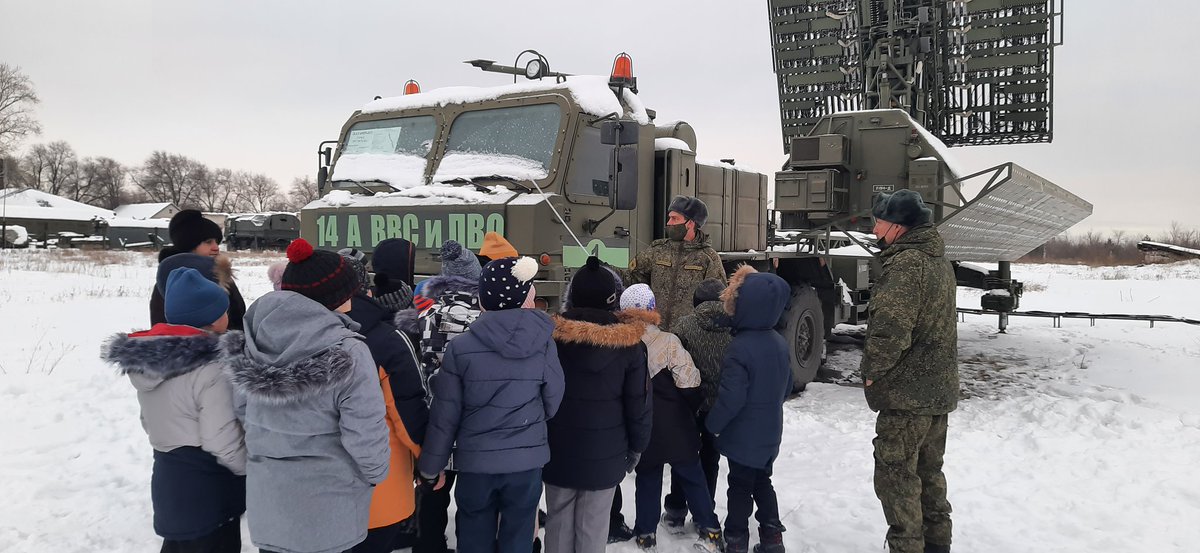 В рамках патриотического воспитания обучающиеся ГБОУ СОШ с.Бобровка посетили экскурсию в воинской части 278-19, познакомились с военной техникой и оружием