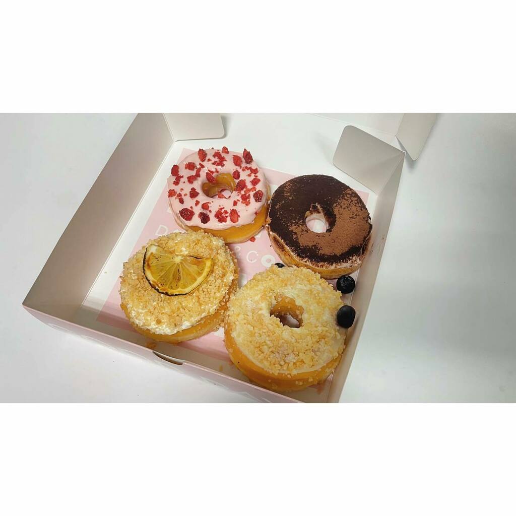 krapalm's tweet photo. ขอบคุณ #asusthailand ครับ โดนัทอร่อยมาก https://t.co/PAvfLu6Ctn https://t.co/4YhPlHyS9s