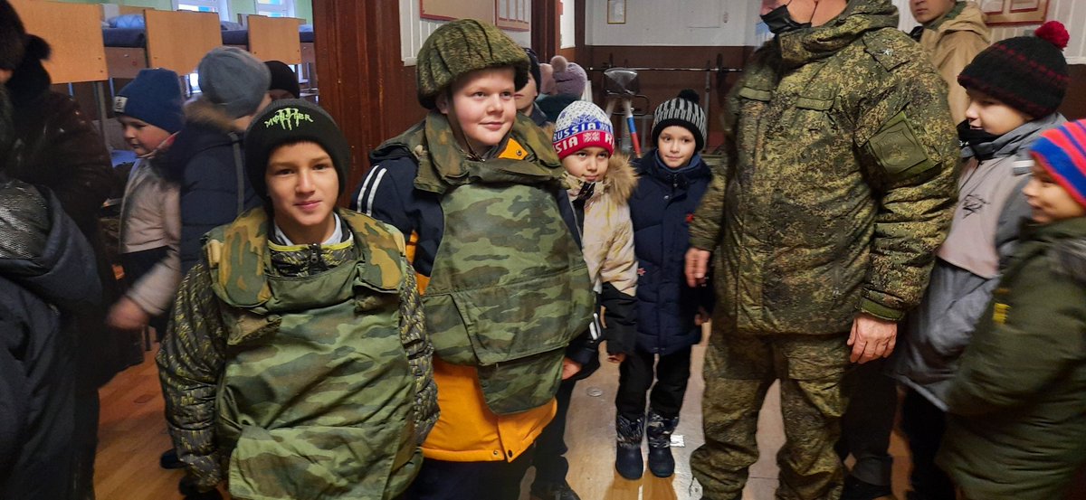 qumAqHHoVtxO2gJ's tweet photo. В рамках патриотического воспитания обучающиеся ГБОУ СОШ с.Бобровка посетили экскурсию в воинской части 278-19, познакомились с военной техникой и оружием https://t.co/wBNksTmUJ6