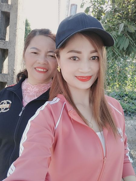 DannyHerrer2's tweet photo. Khi hai mẹ con mị đi hội nhà... https://t.co/GWTcxkyvJj