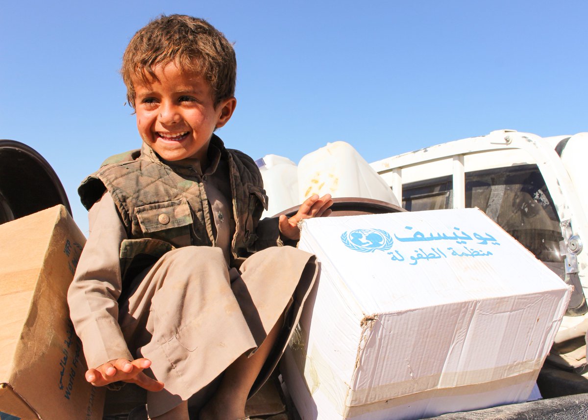 fmfyemen's tweet photo. With the conflict, displacement continues,In the Mocha district the #RRM teams helped 92 #displaced families from the conflict areas in #Hodeidah & also helped 98 #IDPs from the areas of #Marib and #AlBayda to the districts of #AlAbr and #WadiAin, Hadhramaut #YemenCantWait https://t.co/GertZFWBIb