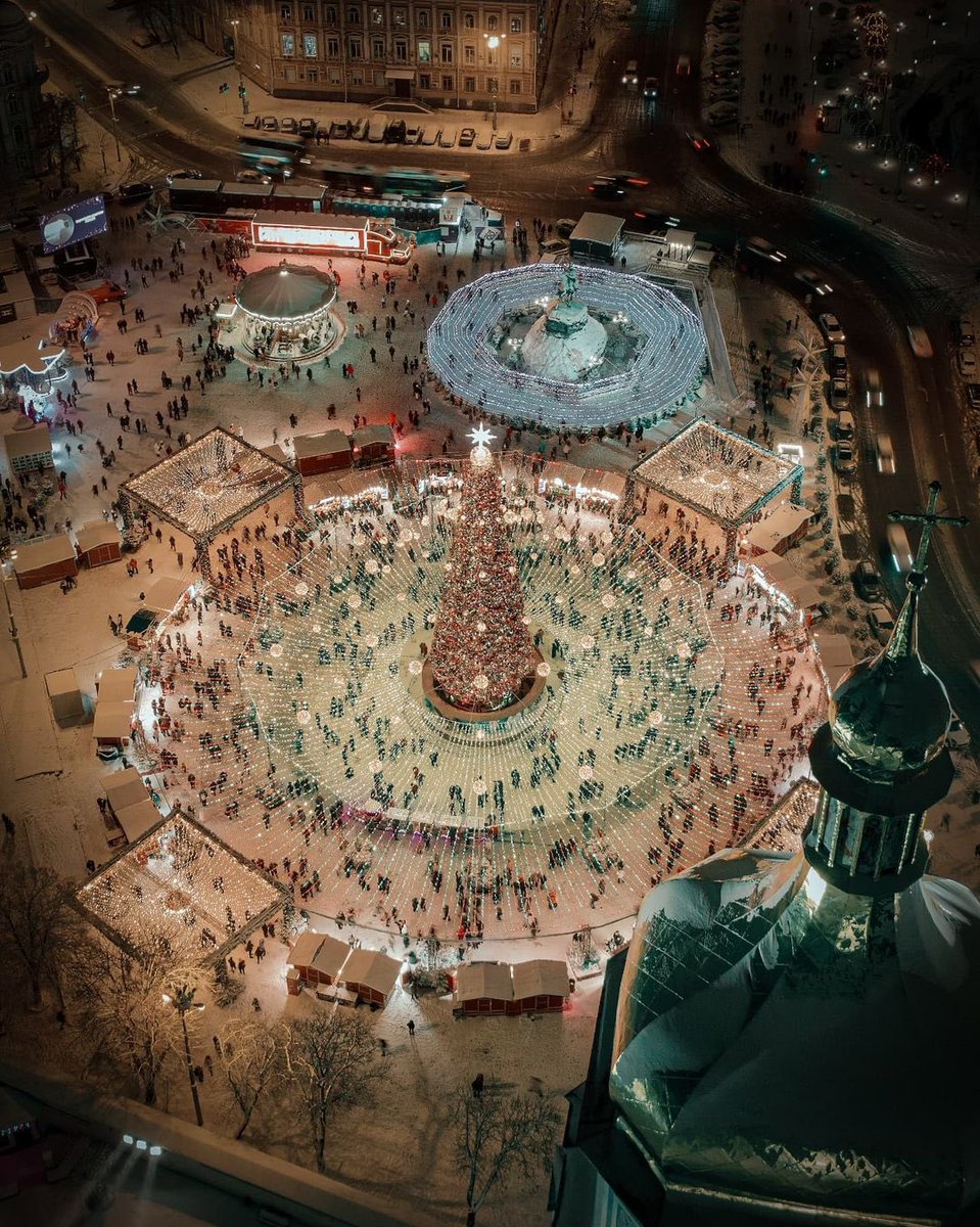 Ukraine's tweet photo. Christmas Kyiv is calling🌟🎄

#BeautifulUkraine #VisitUkraineNOW 

📍Kyiv, Ukraine

📸: Oleksandr Tumko, Pasha Zaiarnyi https://t.co/X2pzlvR6Gl
