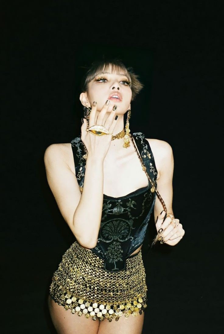 🌸 thinking about (@lalisamyflower) on Twitter photo 