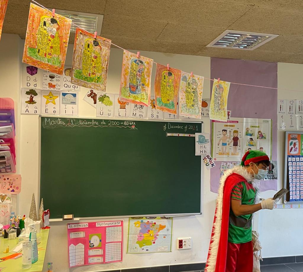 Buenos días! Ayer tuvimos la visita del Elfo que los peques disfrutaron recibiendo las cartas de deseos de su amig@kantica secreto. Y hoy tendremos más  sorpresas!!!!!
EL AMPA OS DESEA FELICES FIESTAS!!!