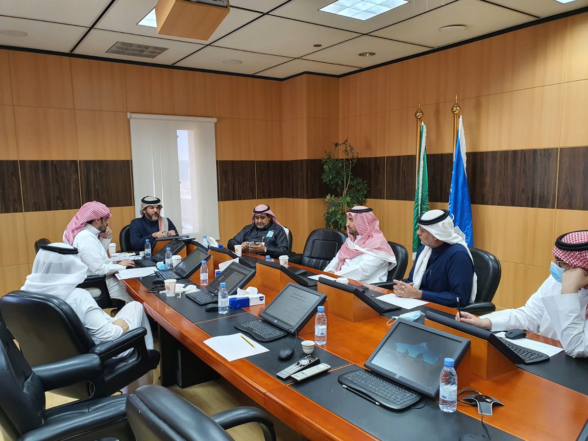 عقدت اللجنة الدائمة للجمعيات العلمية اجتماعها الثالث برئاسة سعادة الأستاذ الدكتور محمد بن إبراهيم العبيداء "المشرف على إدارة الجمعيات العلمية" - رئيس اللجنة - أمس الثلاثاء 17 جمادى الأولى 1443هـ في الثانية عشرة ظهراً بقاعة اجتماعات وكيل الجامعة للدراسات العليا والبحث العلمي