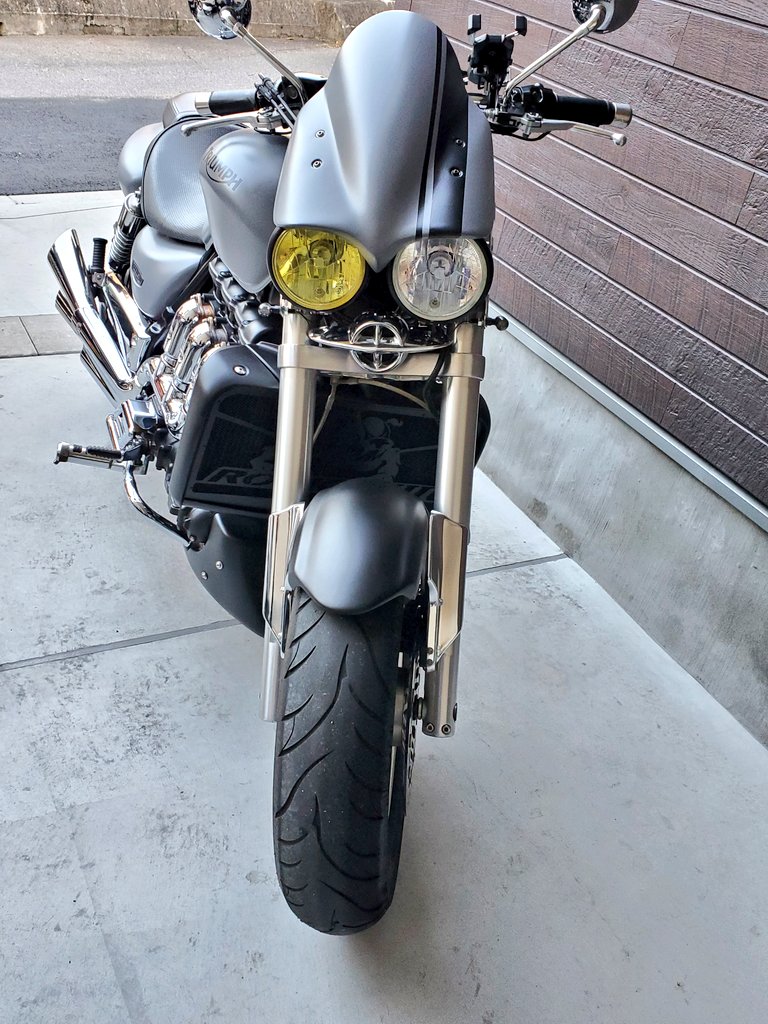 T82048823's tweet photo. 帰宅からの
少し補修~🏍️
#バイク好きと繋がりたい
#バイク乗りとつながりたい
#triumph
#ROCKETIII https://t.co/oOBaVEkoS9