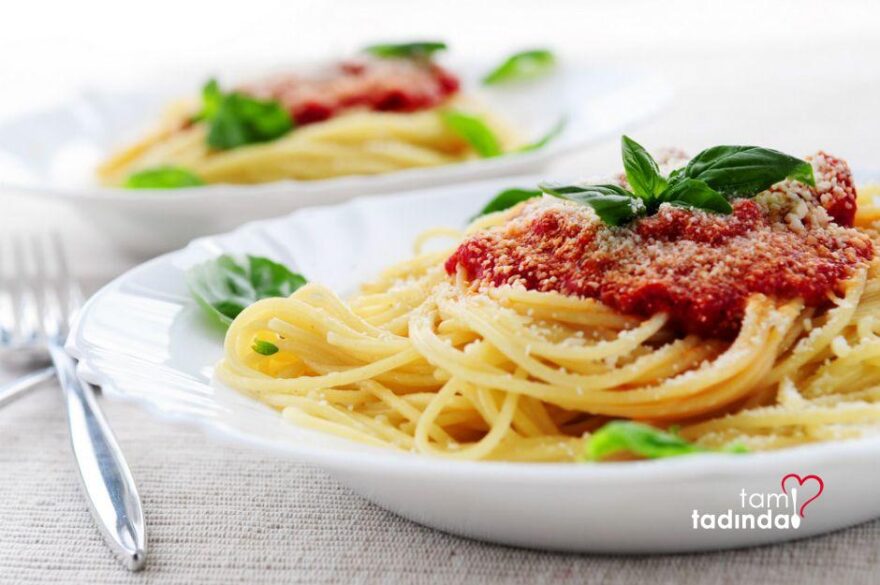 Napoliten Soslu Makarna

Spagetti Makarna1 PaketTuz 2 Yemek KaşığıSu 5 Su BardağıZeytinyağı 1 Yemek KaşığıDomates 4 Adet Napoliten Sos İçinTaze Fesleğen 5 Yaprak Napoliten Sos İçinSarmısak 2 Diş Napoliten Sos İçinTaze Kekik 1 Dal Napoliten Sos İçinZeytinyağı 2 Yemek Kaşığı Na...