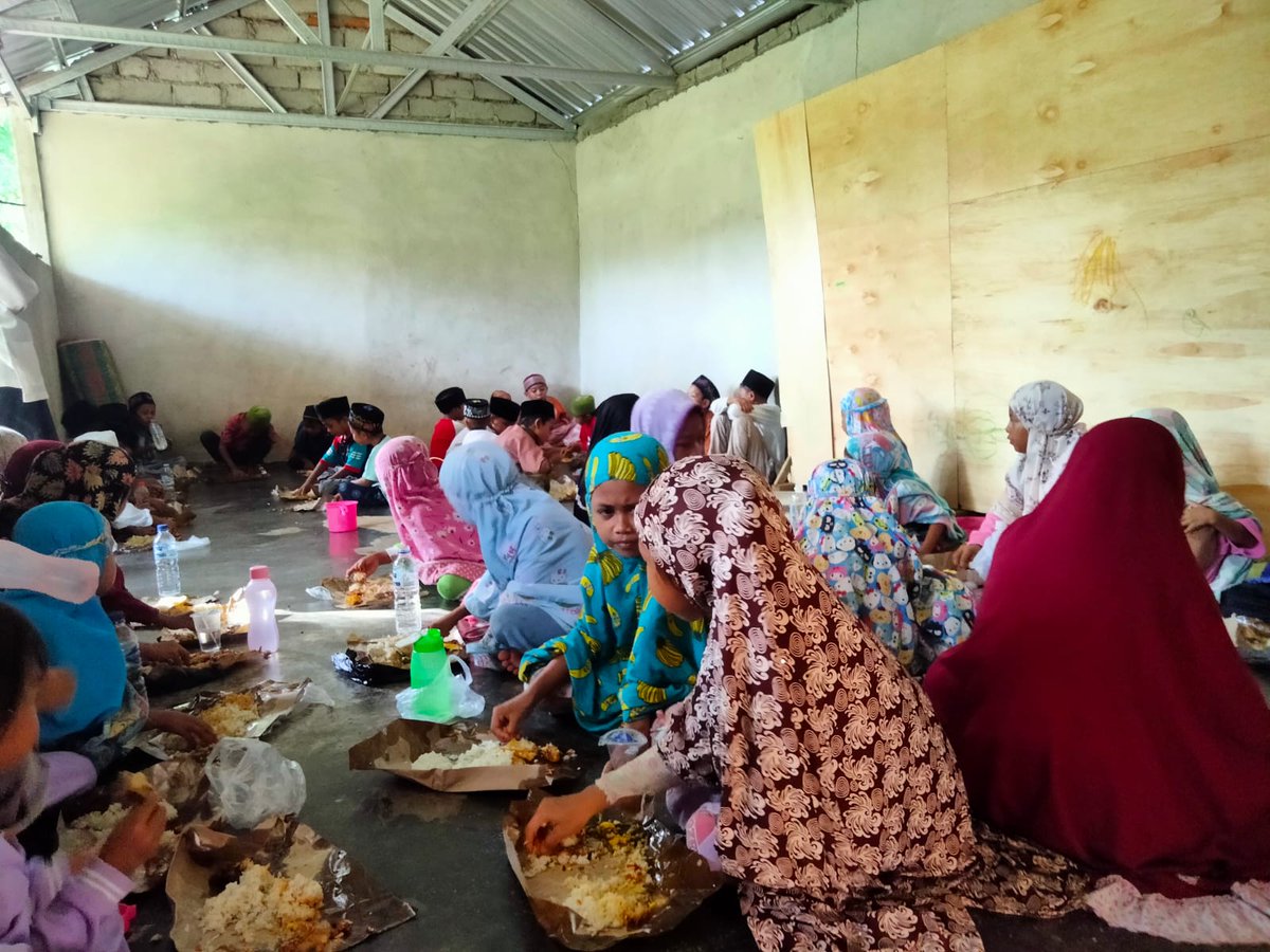 mari_peduli's tweet photo. Terima kasih donatur utk makanan anak2 hari ini
Miliki tabungan akhirat 
#cripto 
#CuanTarifKarantina https://t.co/Hi3BplkDnp