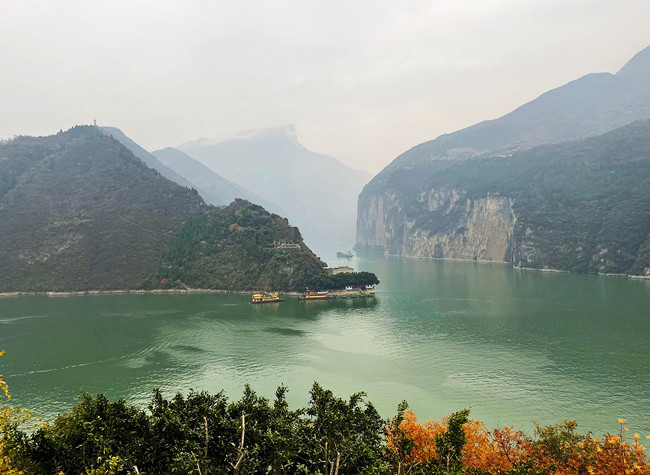 iChongqing_CIMC's tweet image. In this vlog, James shows you the incredible scenery and cityscape by night and day, starting from Yuzhong District, right up to a local community visit in Fengjie, where locals can enjoy cultural facilities that will help them maintain traditions. #Baid

ichongqing.info/2021/12/22/exp…