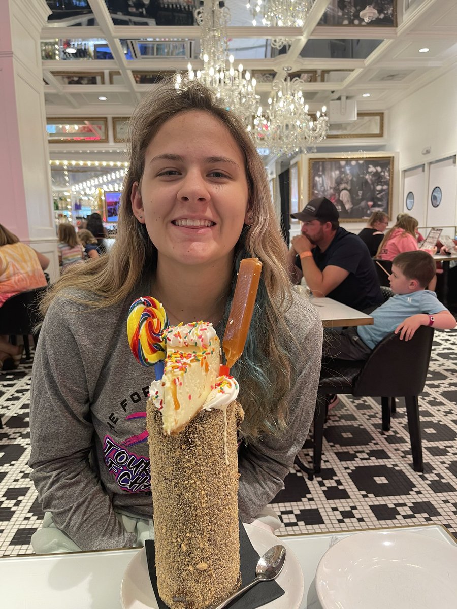 amy41825933's tweet photo. Happy 17th birthday to this sweet, athletic, funny, definitely one of a kind girl.  Rebecca Hajdukovich this year has been rough and you have shown over and over again what a wonderful, strong young lady you have become.  You are going to make a difference in this world. https://t.co/Gl5z0XLNYt