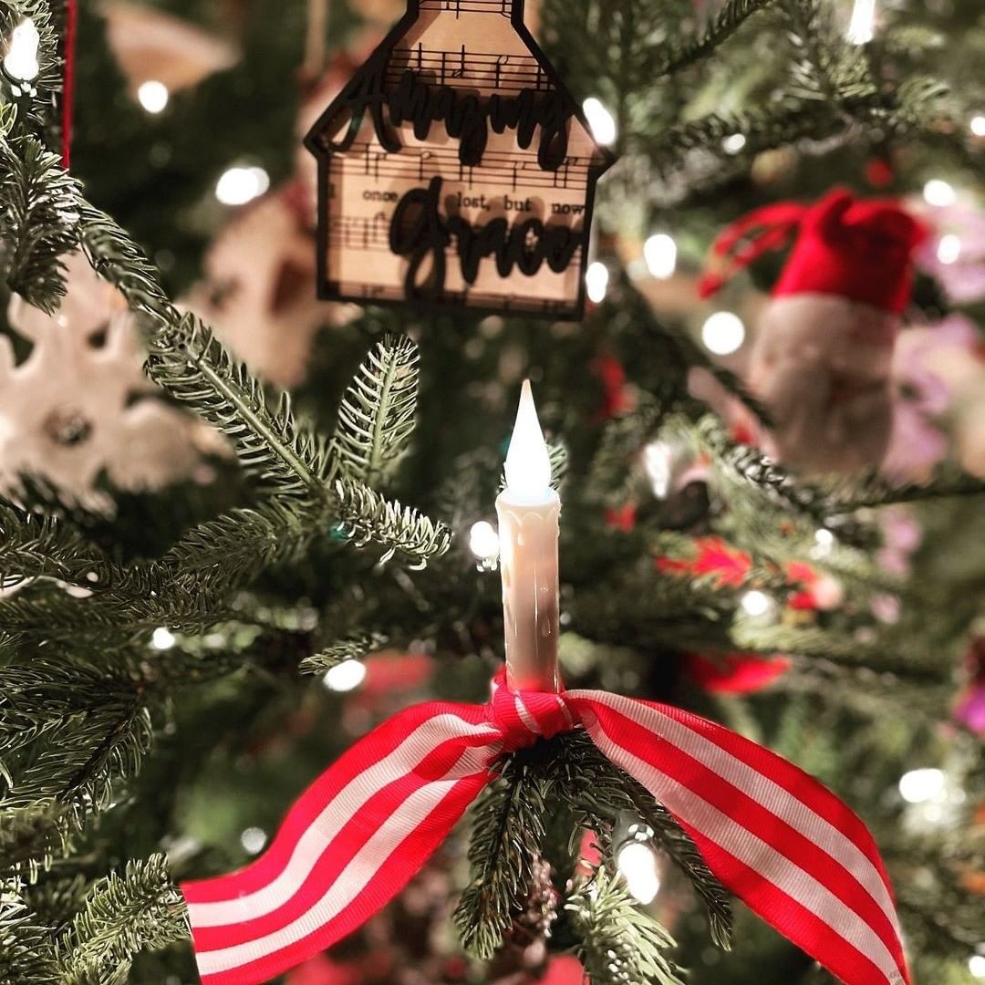 Emulating a real 'just lit' candle, our LED candle lights just perfectly complete your Xmas tree display!🎄✨#christmas #Christmas2021 #ChristmasAtHome #Christmasgifts #christmascandles #koopower #koopowerlights #ledcandles #candles #Candle_Light #candle