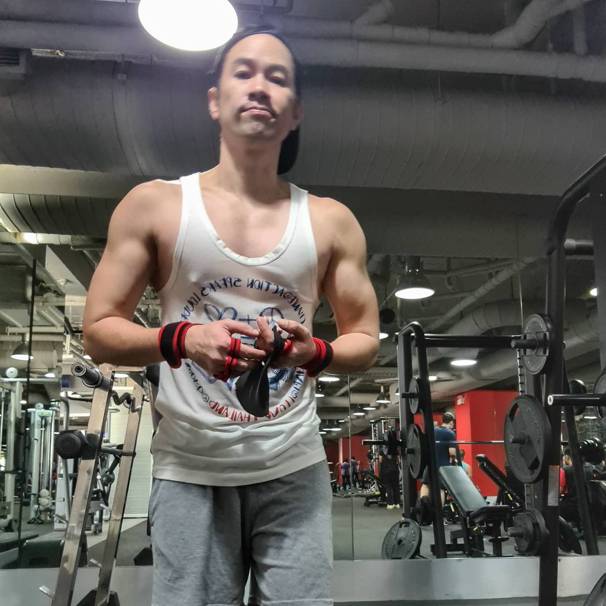 pampdance1's tweet photo. ต้องรีบตุนกล้ามไว้เดี๋ยวปิดอีกจะแฟ่บหมด.. #fitnessaddict #workoutroutine #asianfit #hothunk #bodycheck 💪😅💪 https://t.co/YO6rQgub7Z