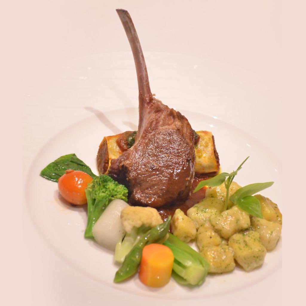 NusaDuaHotel's tweet photo. Celebrate your Festive holidays with us and savor an array of scrumptious dishes prepared by our award-winning and talented Chefs at Wedang Jahe restaurant.
For further information, please DM / contact us.
__
#NusaDuaBeachHotelAndSpa #AuthenticallyBali #FestiveSeason https://t.co/3nxw7g4RQu